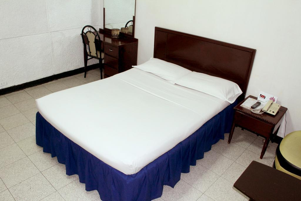 Crosswinds Ocean Hotel Paranaque City Extérieur photo